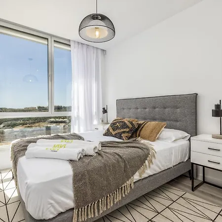 Дом отдыха Vivi Homes - Lima Pool, Sunny Terrace & Эстепона