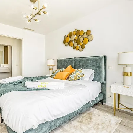 Дом отдыха Vivi Homes - Lima Pool, Sunny Terrace & Эстепона